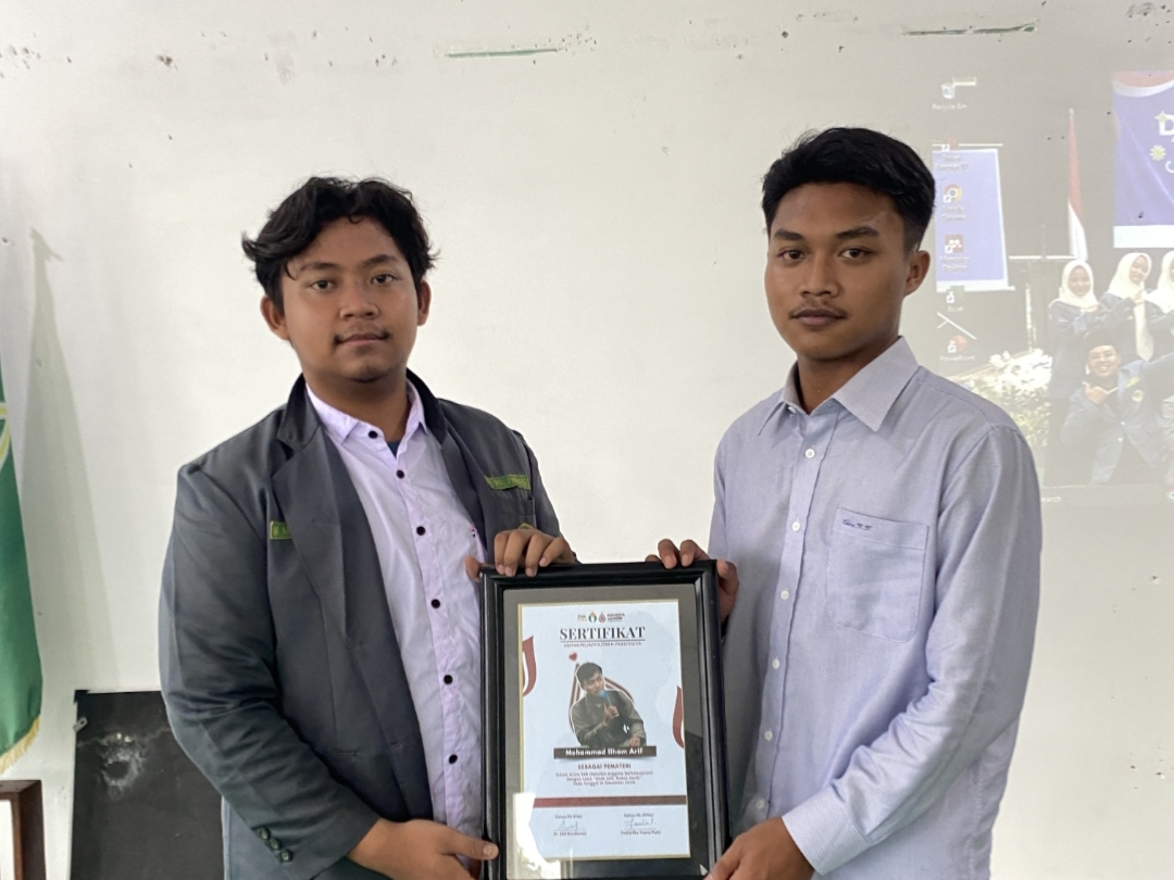 foto rekan ilham ( pemateri ) & rekan wahyu ( moderator )